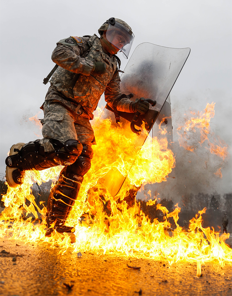 Illustration for article titled These Photos Of Soldiers Executing Fire Phobia Training Will Terrify You